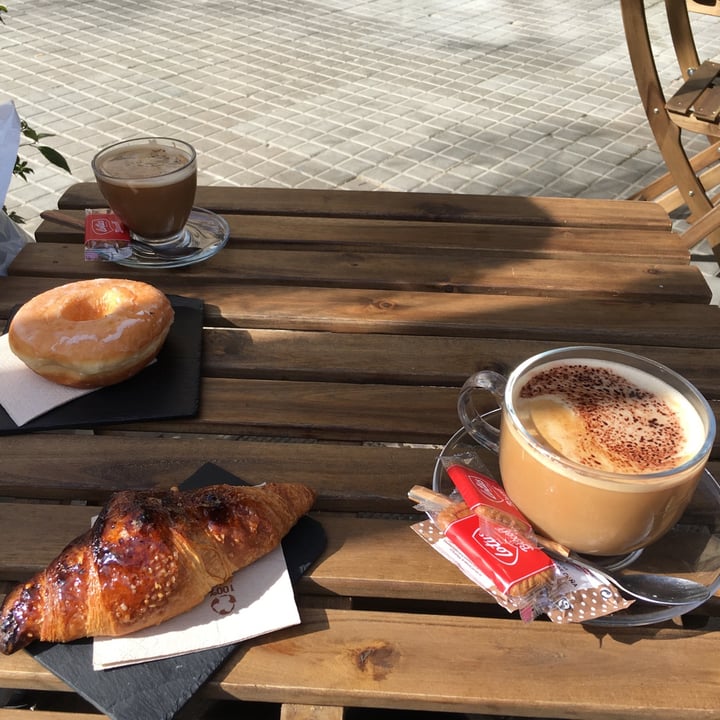 photo of Santoni - When Food is the Solution Croissant de crema shared by @darkprincess97 on  16 Mar 2021 - review
