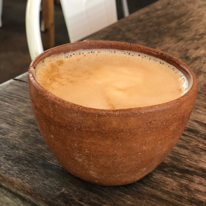 photo of Dulce Tierra Bakery & Coffee shop Rinconada Cappuccino Con Leche De Almendras shared by @mochileravegana on  05 Nov 2022 - review