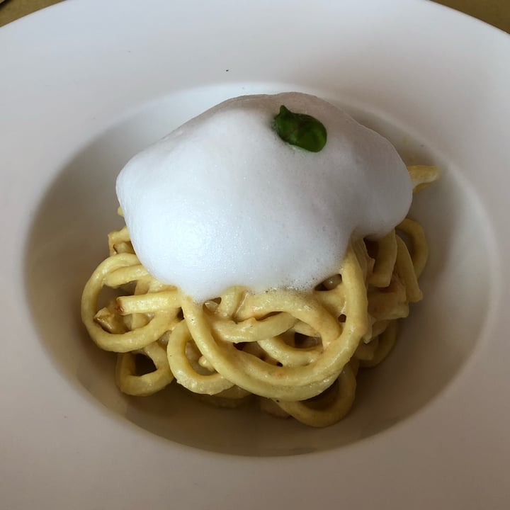 photo of Lo Fai troccoli in crema agli agrumi e curcuma, concasse di pomodoro e spuma di acquafaba shared by @manuvegan on  21 May 2022 - review