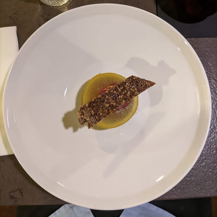 review photo of Herbe - Food & Drink Vegetale Burger crudista di barbabietola shared by @eli0 on 03 Apr 2022 - review