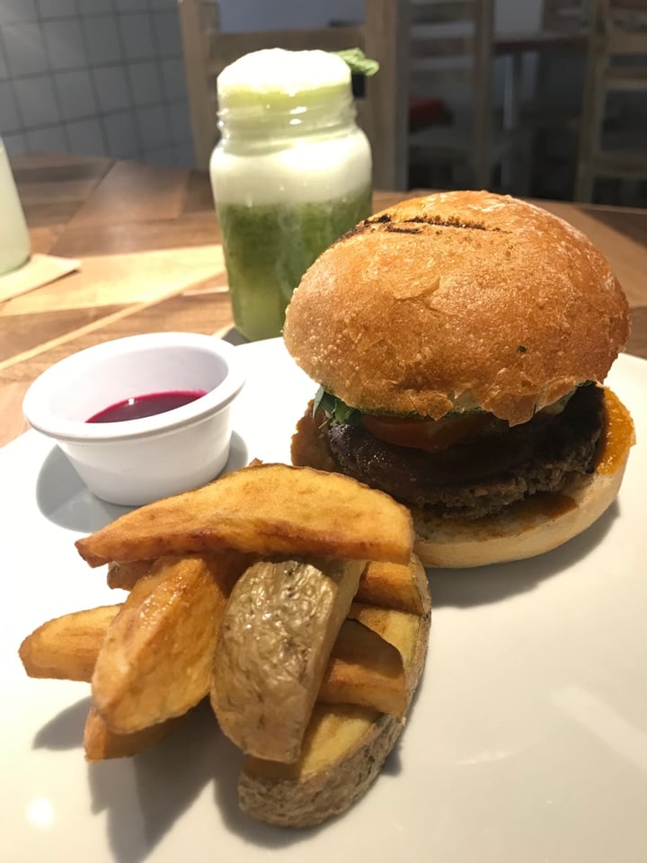 photo of De Raíz Cocina Café Hamburguesa de portobello shared by @elisatahara on  05 Mar 2020 - review