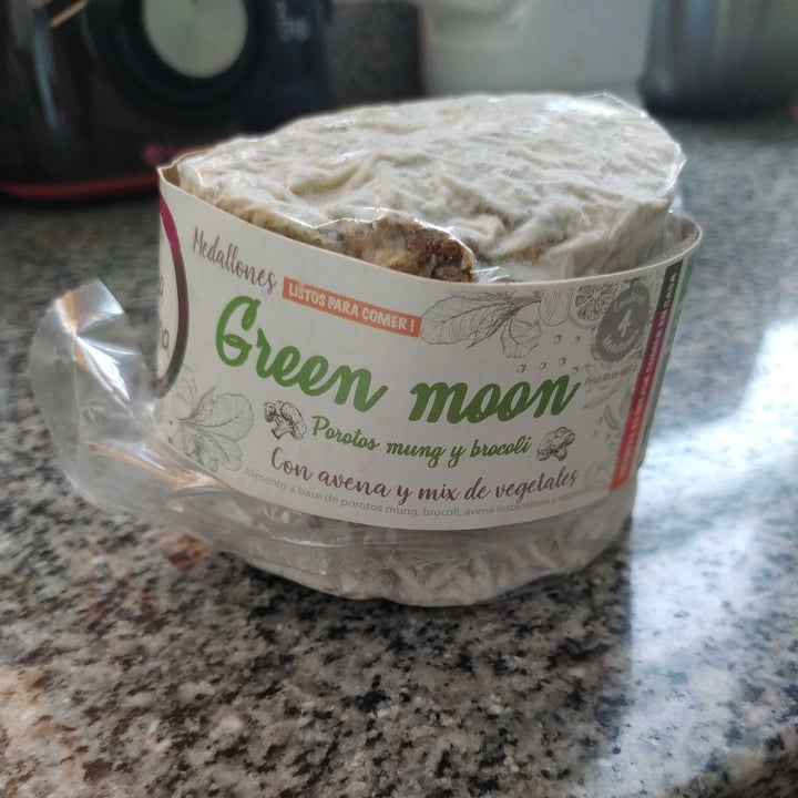 review photo of Casa Vegana Medallones Geen Moon Con Porotos Mung Y Brocoli shared by @romibaranda on 12 Mar 2022 - review