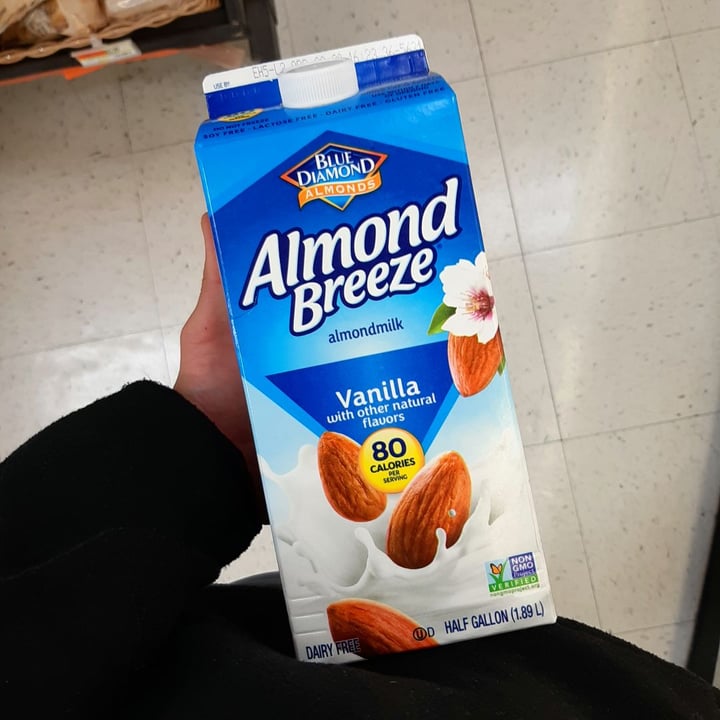 photo of Silk Almond vanilla 1.89 L shared by @nico-aguilera on  25 Feb 2020 - review