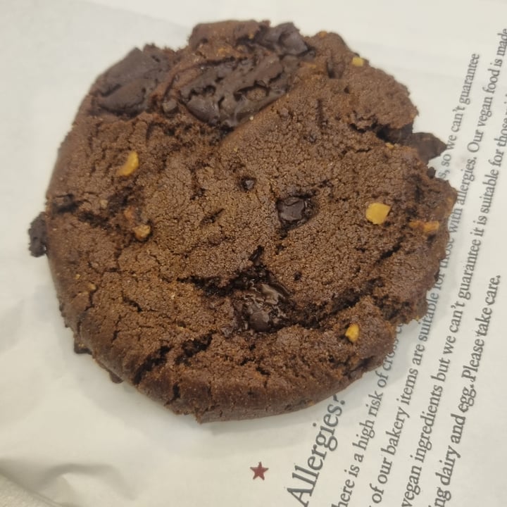 photo of Pret A Manger Dark Chocolate & Almond Butter Cookie shared by @aamanda82 on  30 Jul 2021 - review