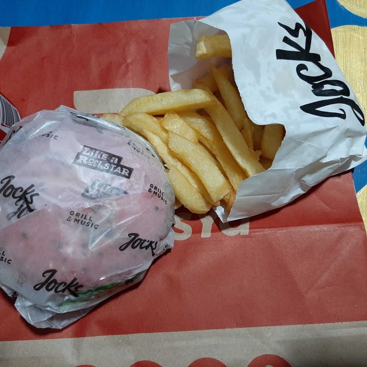 review photo of Jocks Hamburguesa "Queen" shared by @yamilaleuy on 28 Feb 2020 - review