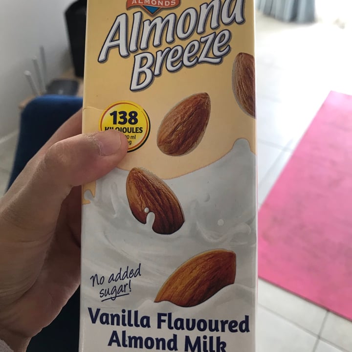 photo of Blue Diamond Vanilla Almond Milk shared by @plantpoweredpayalla on  26 Oct 2020 - review