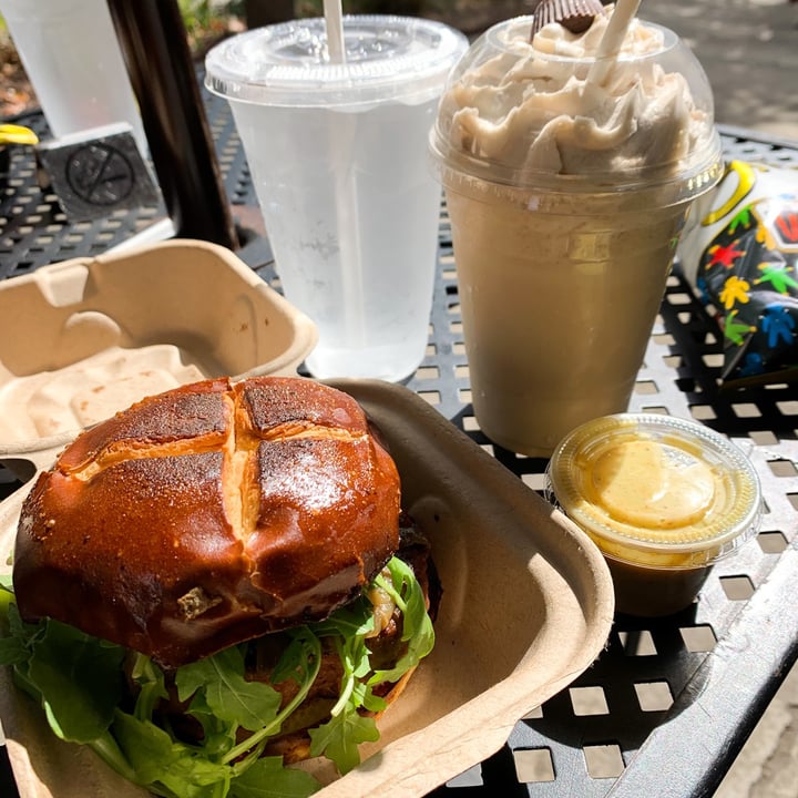 photo of Fox and Fig Cafe Beyond Burger shared by @lissraber on  21 Oct 2020 - review