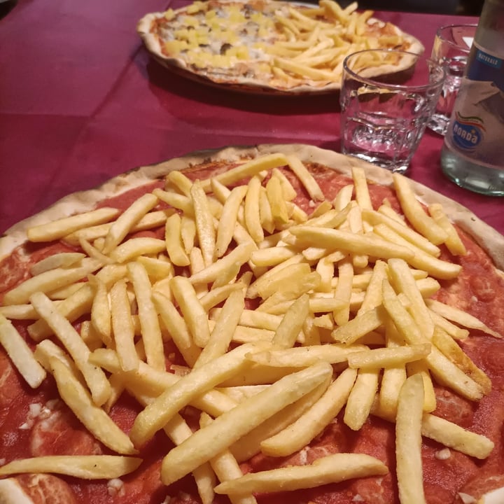 photo of Pizzeria Ristorante Stella D'Oro marinara con patatine fritte shared by @alessia98 on  17 Oct 2022 - review