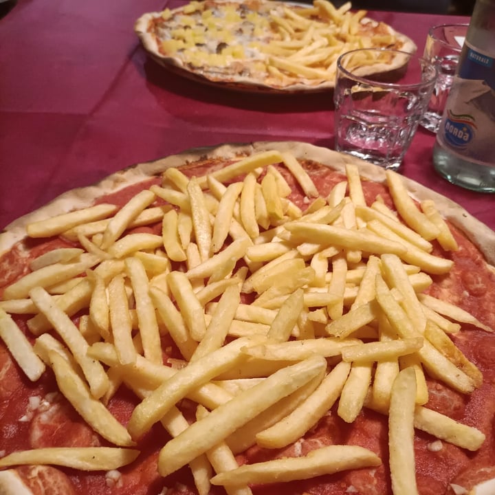 review photo of Pizzeria Ristorante Stella D'Oro marinara con patatine fritte shared by @alessia98 on 17 Oct 2022 - review