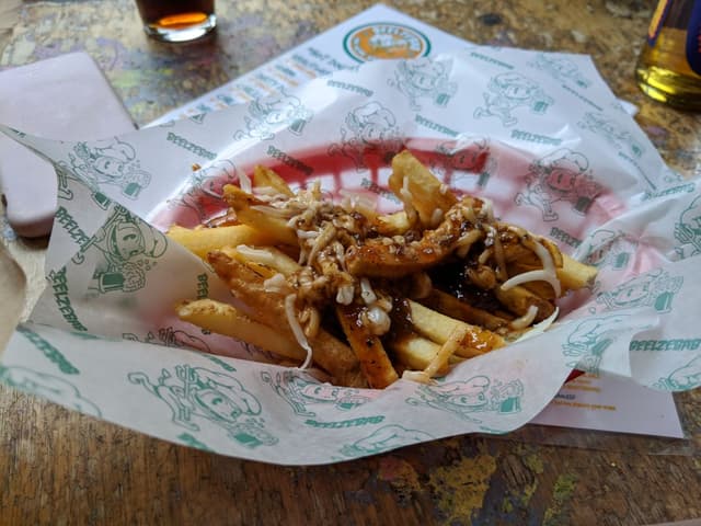 Photo of the dish “Chips and gravy and cheese”