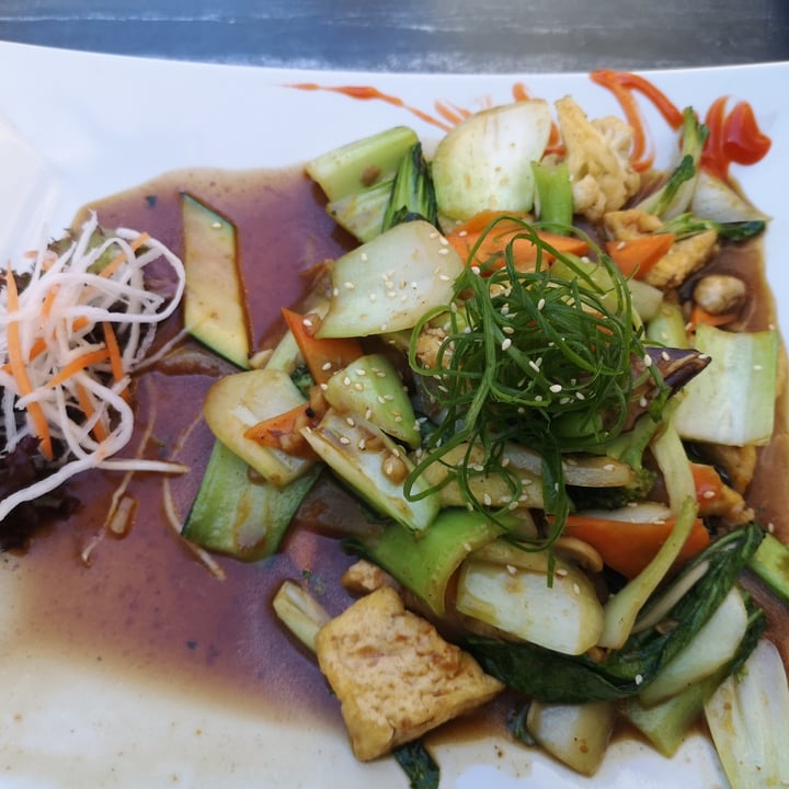 review photo of Vevi Restaurant Gebratener Pak choi, Tofu und Pilze shared by @iseeflowers on 09 Aug 2020 - review