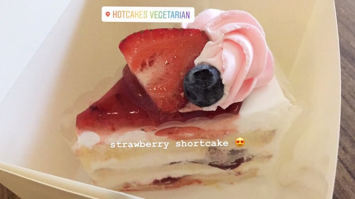 photo of HotCakes Vegetarian Bakery and Cafe Cakes shared by @towmato on  07 Jul 2018 - review