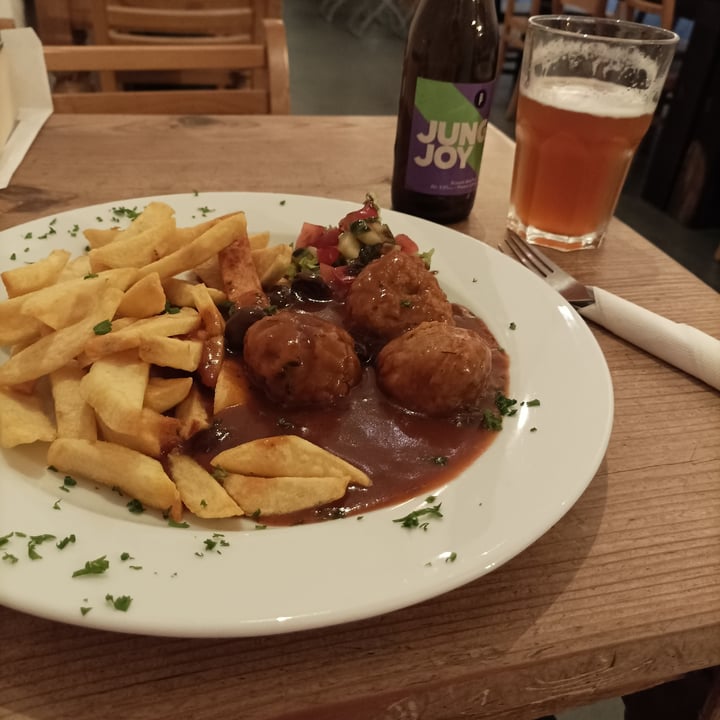 photo of The Judgy Vegan café & bar Boulets à la sauce liégeoise shared by @owenmcl on  06 Nov 2022 - review