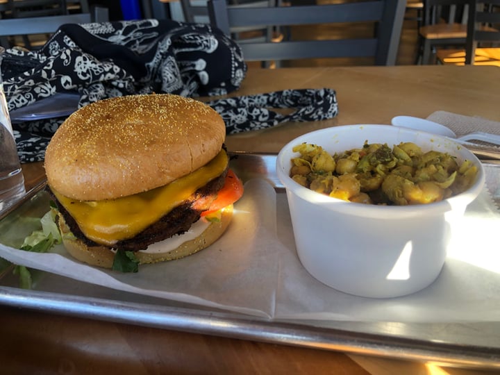 photo of V-Grits Animal Burger shared by @nisharespect on  02 Mar 2022 - review