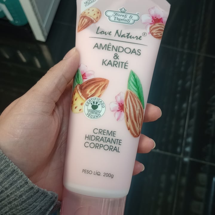 review photo of Flores & Vegetais Loção Hidratante Corporal Amêndoas E Karité shared by @sheilinha on 13 Aug 2022 - review