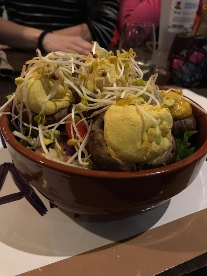 photo of Estilo Veggie Ensalada Hongos Raw shared by @evelyn2292 on  06 Aug 2019 - review