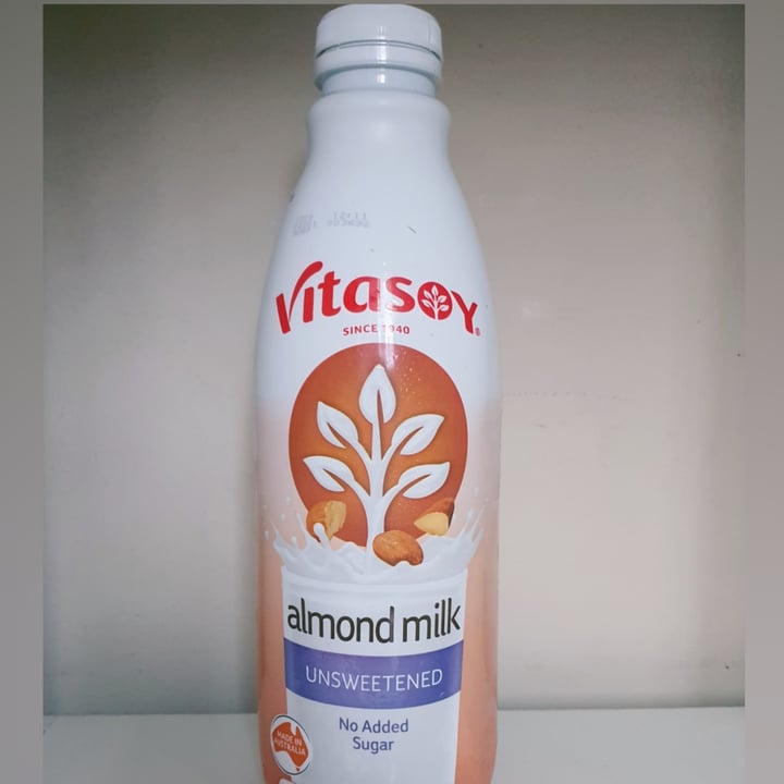 photo of Vitasoy | The Soy Experts Almond Milk (Unsweetened) shared by @zoedsn on  20 Jan 2022 - review