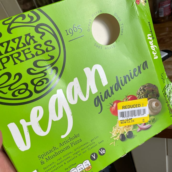 photo of PizzaExpress Vegan Giardiniera Pizza shared by @kaythevegan on  17 Oct 2021 - review