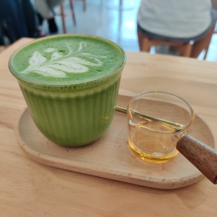 photo of Lilac Oak Matcha oat latte shared by @fourdollars on  12 Nov 2021 - review