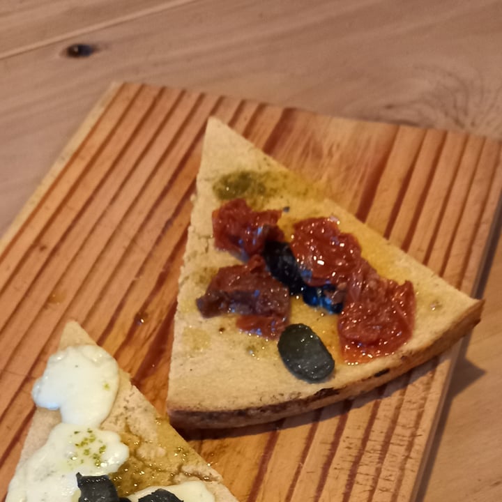 review photo of Cervecería Epulafquen Faina Especial sin Muzarella Y Sandwich Vegetariano sin Queso Azul shared by @beludegustando on 06 Jan 2022 - review