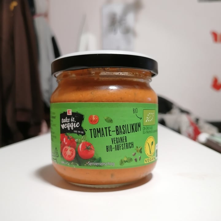 review photo of Kaufland Tomate Basilikum - Veganer Bio-Brotaufstrich shared by @charlieoderso on 24 Sep 2020 - review