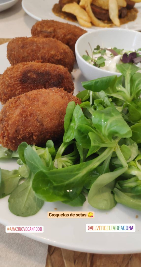 photo of EL VERGEL RESTAURANT VEGÀ Croquetas de setas shared by @oscarveganactivist on  01 Jul 2019 - review