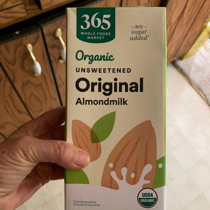 photo of 365 Whole Foods Market Original Organic Almondmilk shared by @carolelizabeth1001 on  28 Jun 2021 - review