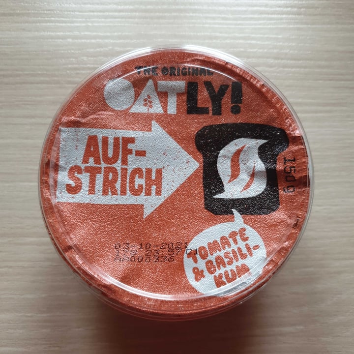 photo of Oatly Aufstrich Tomate & Basilikum (Tomato & Basil Spread) shared by @amelieeli on  16 Aug 2021 - review