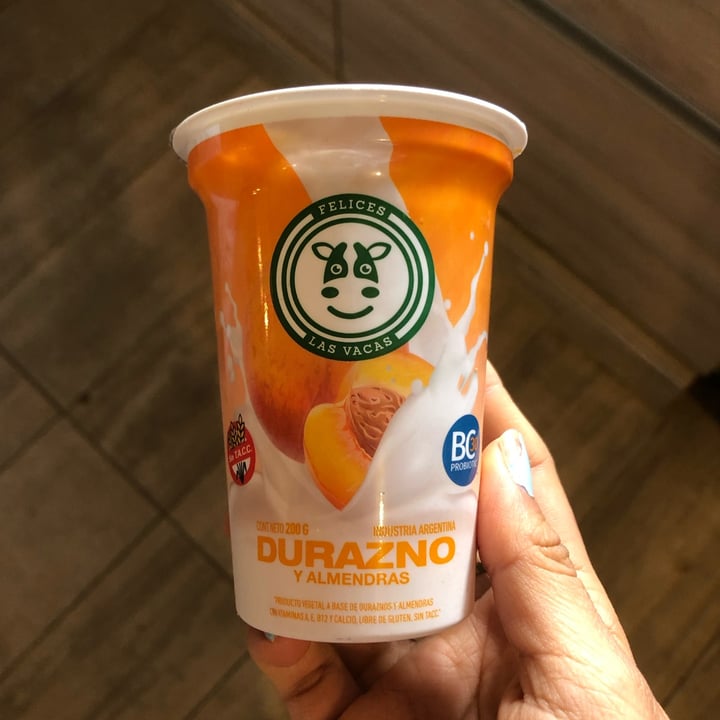 photo of Felices Las Vacas Yogurt de Durazno y Almendras shared by @morenopriscila05 on  23 Apr 2022 - review