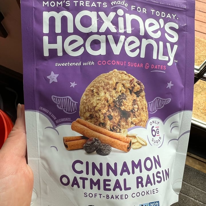 photo of Maxine’s Heavenly Cinnamon Oatmeal Raisin Cookie shared by @katiewink on  10 Apr 2022 - review