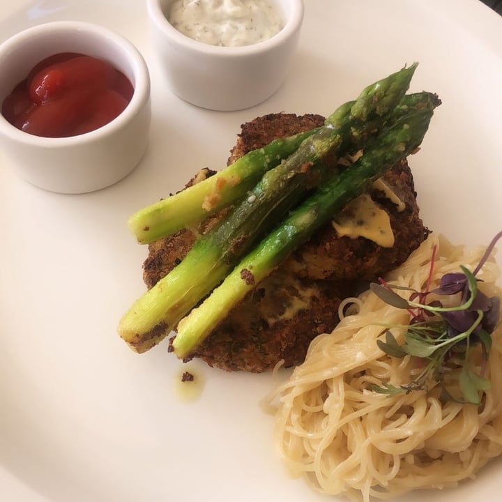photo of Off The Grid Restaurant Crab cakes shared by @veronicaguerr on  19 Apr 2021 - review