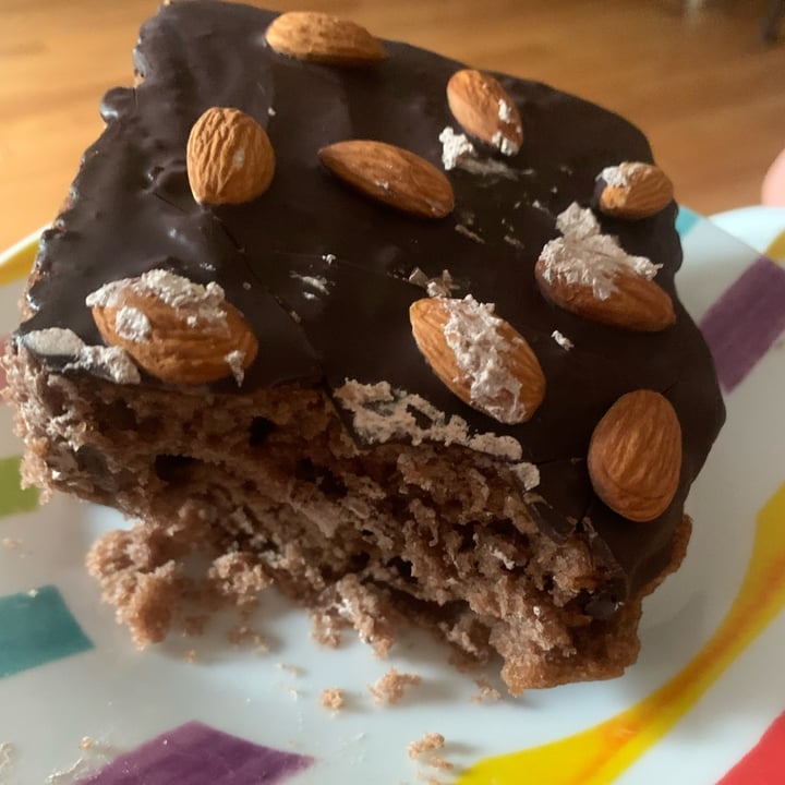 photo of NATGEN Brownie relleno de dulce de leche cubierto de chocolate shared by @naleuem on  21 Jan 2022 - review