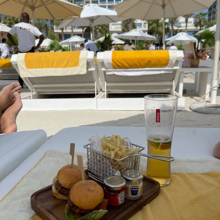 photo of The Penthouse Dubai | Rooftop lounge & Nightclub at Five Palm Jumeirah Mini Sliders Con Beyond Meat shared by @giadapirozzini on  29 Nov 2021 - review