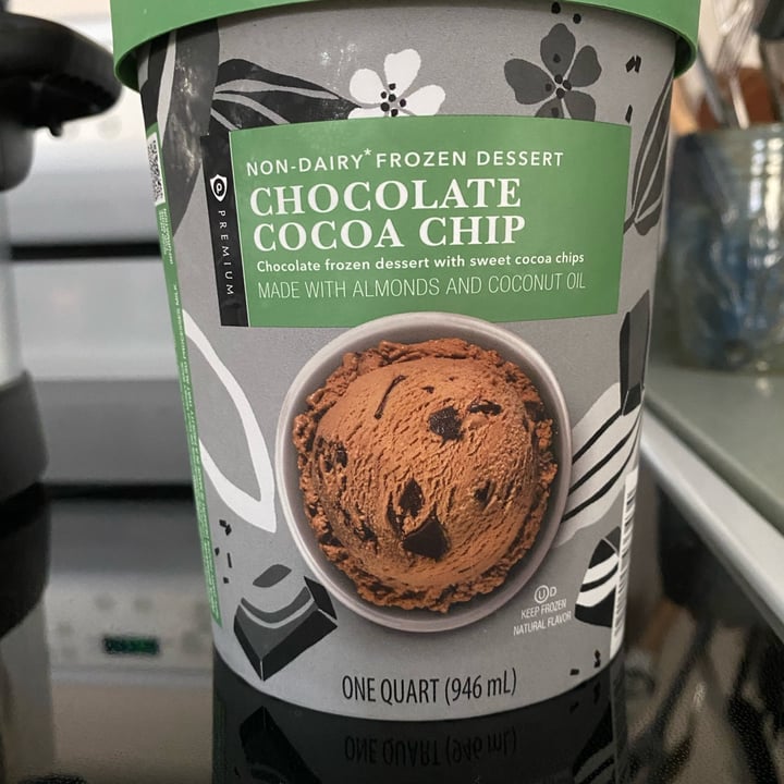 photo of Publix Chocolate cocoa chip non-dairy Ice Cream shared by @rgtowle on  06 Nov 2021 - review