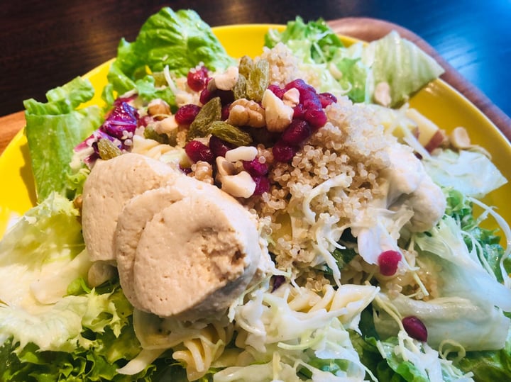 review photo of HIGH FIVE SALAD 市ヶ谷店 Hummus and Quinoa Salad shared by @proofofquack on 21 Jan 2019 - review