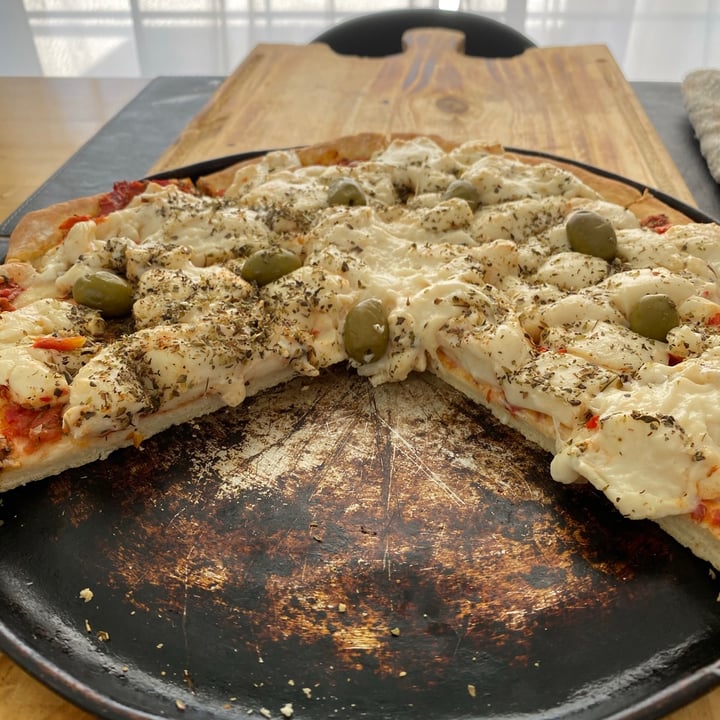 review photo of Empanadas de 10 San Isidro Pizza de Muzzarella Vegana shared by @lopiff on 29 Mar 2021 - review