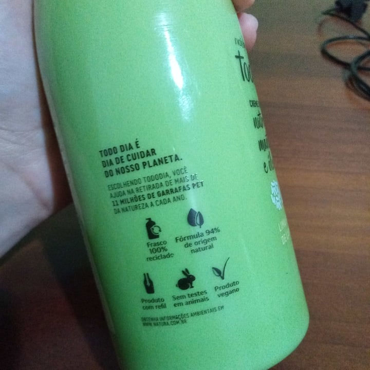 review photo of Natura Creme corpo Lima E Flor De Laranjeira shared by @lucianavilu on 10 May 2022 - review