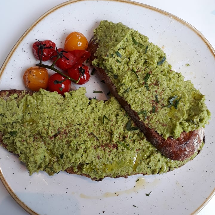 South Street Kitchen United Kingdom Pea, Broad Bean and Mint Smash on