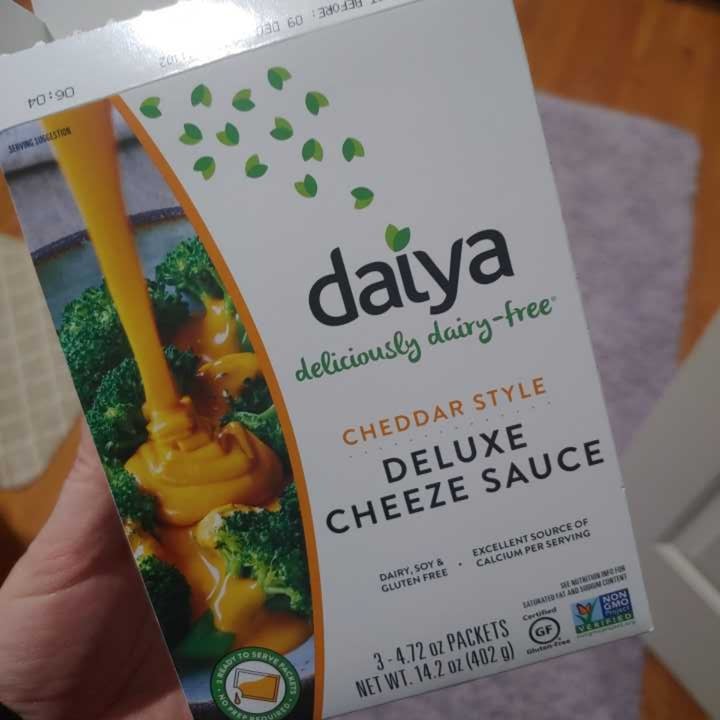 photo of Daiya Cheddar Style Deluxe Cheeze Sauce shared by @pchandakham on  02 Mar 2021 - review