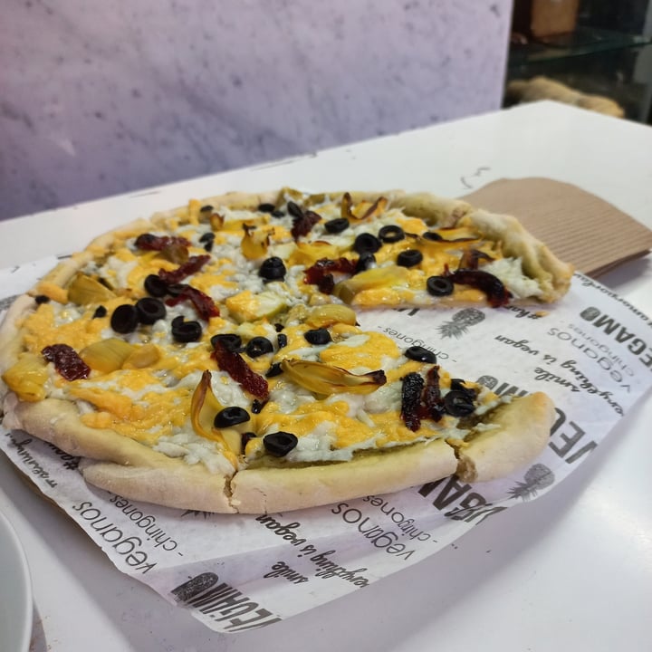 photo of Vegamo MX Pizza pesto shared by @noyolotzinvegano on  02 Sep 2022 - review