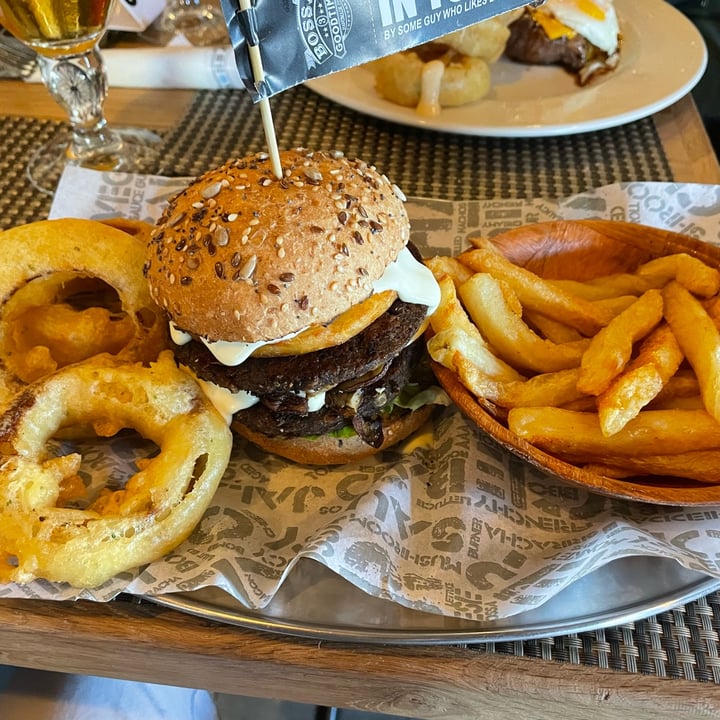 photo of Meerendal Wine Estate Bossa Lentil Mushroom Burger And Chips shared by @eugenevdw89 on  07 Sep 2022 - review