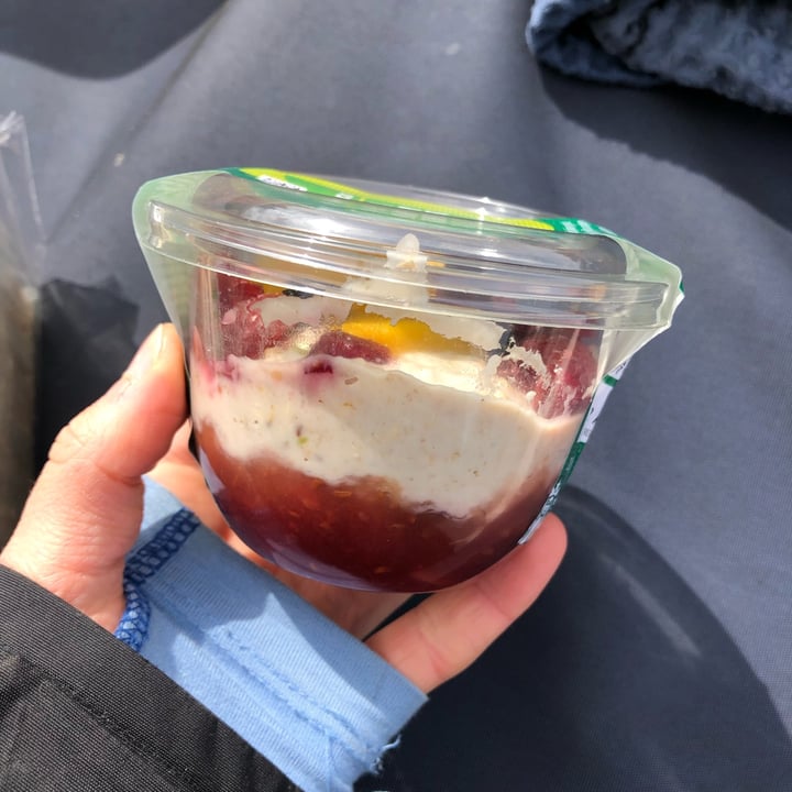 photo of Starbucks Peach & Raspberry Overnight Oats shared by @yourlocalvegan on  16 Apr 2022 - review