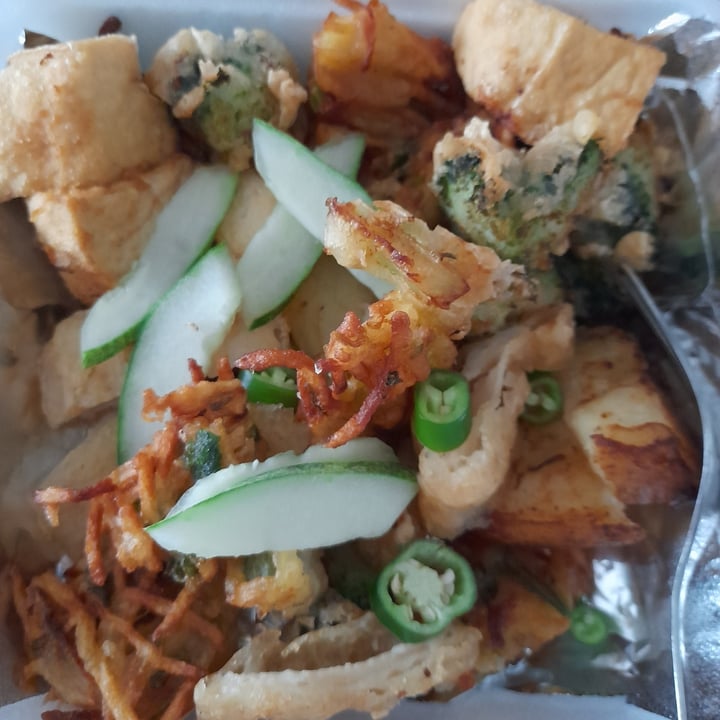 photo of SHU Vegetarian Indian rojak shared by @vivienwsw on  31 Mar 2022 - review