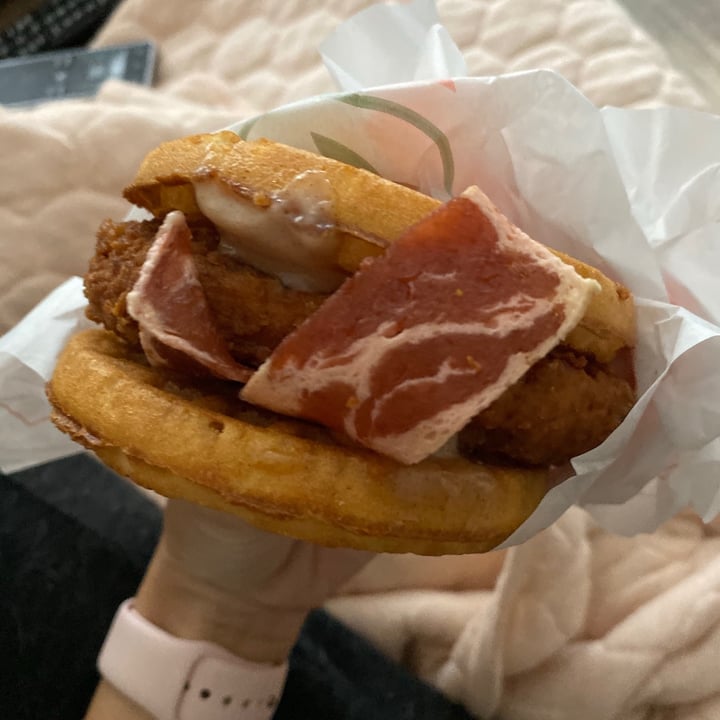 photo of Plant Power Fast Food Chicken & Waffles Breakfast Sandwich shared by @nikkessler on  20 May 2020 - review