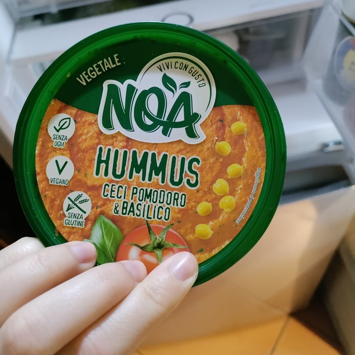 photo of Noa Hummus ceci pomodoro basilico shared by @verojoy02 on  26 Apr 2022 - review
