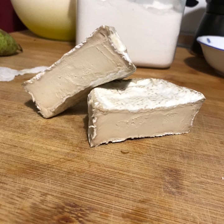 review photo of Mommus Foods Esto no es un Queso Camembert shared by @jorgevegan on 31 Dec 2020 - review