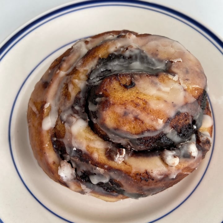 photo of Clementine Bakery Cinnamon Roll shared by @beatrizvegan on  01 Aug 2021 - review