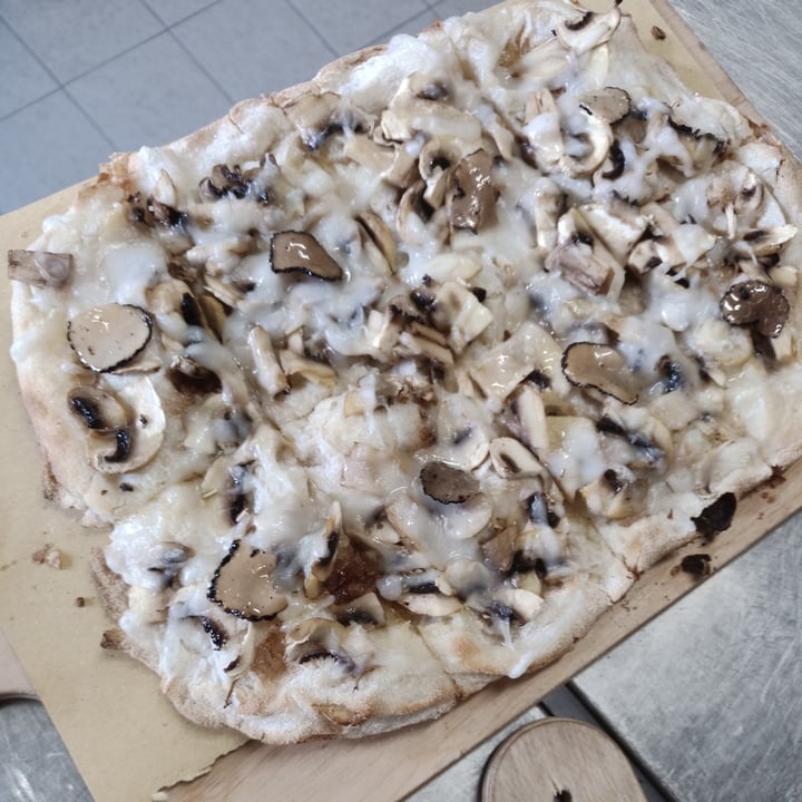 review photo of Buddy Italian Restaurant Cafè Pizza Tartufata Vegan shared by @ziuandreu on 17 Apr 2022 - review