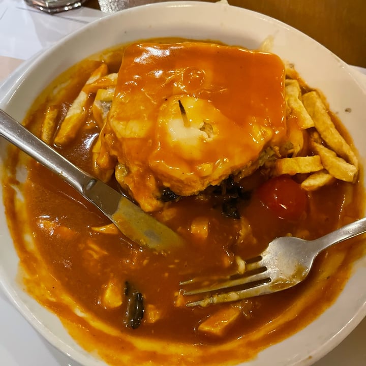 photo of Francesinhas Al Forno da Baixa Francesinha De Tempeh shared by @simonflames on  04 Oct 2022 - review