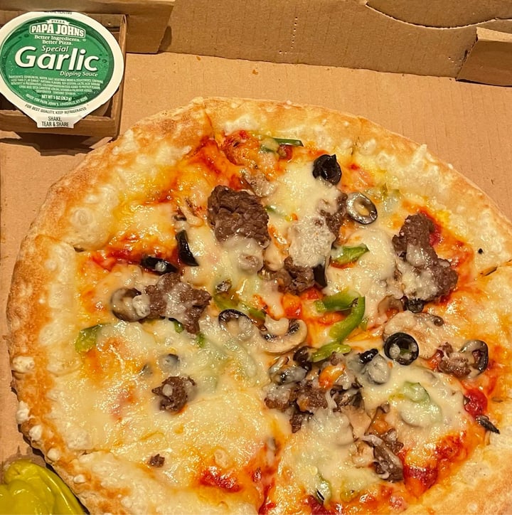 photo of Papa John's Pizza Pizza Vegan Royal shared by @andreapajuelom on  19 Jun 2022 - review